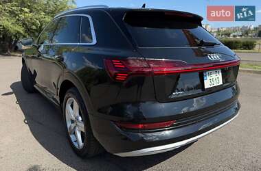 Внедорожник / Кроссовер Audi e-tron 2019 в 