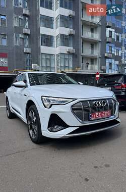 Внедорожник / Кроссовер Audi e-tron 2022 в 