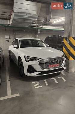 Внедорожник / Кроссовер Audi e-tron 2022 в 