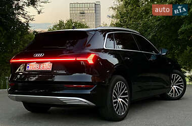 Внедорожник / Кроссовер Audi e-tron 2019 в 