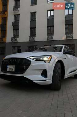 Внедорожник / Кроссовер Audi e-tron 2019 в 