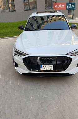 Внедорожник / Кроссовер Audi e-tron 2019 в 