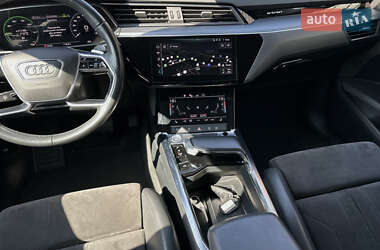 Внедорожник / Кроссовер Audi e-tron 2019 в 