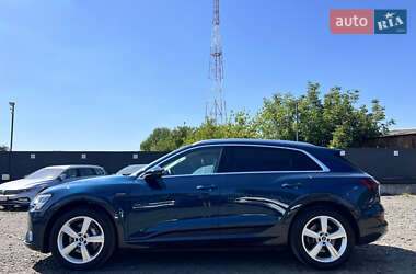 Внедорожник / Кроссовер Audi e-tron 2023 в 
