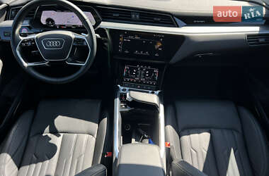 Внедорожник / Кроссовер Audi e-tron 2023 в 