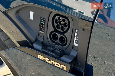 Внедорожник / Кроссовер Audi e-tron 2023 в 