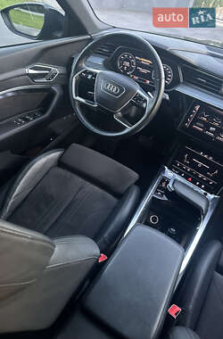Внедорожник / Кроссовер Audi e-tron 2019 в 