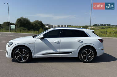 Внедорожник / Кроссовер Audi e-tron 2021 в 