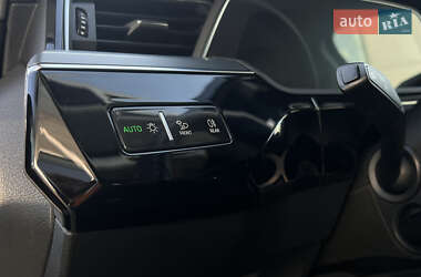 Внедорожник / Кроссовер Audi e-tron 2020 в 