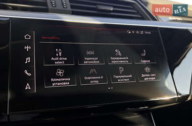 Внедорожник / Кроссовер Audi e-tron 2020 в 
