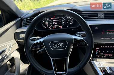 Внедорожник / Кроссовер Audi e-tron 2021 в 