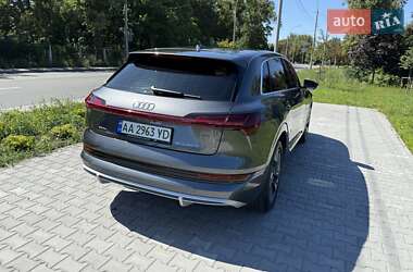 Внедорожник / Кроссовер Audi e-tron 2021 в 