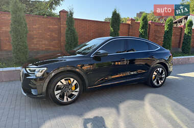 Внедорожник / Кроссовер Audi e-tron 2023 в 