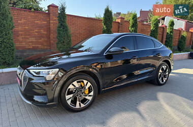 Внедорожник / Кроссовер Audi e-tron 2023 в 