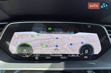 Внедорожник / Кроссовер Audi e-tron 2023 в 