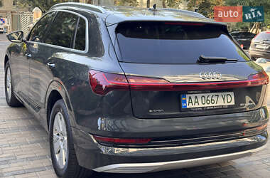 Внедорожник / Кроссовер Audi e-tron 2019 в 