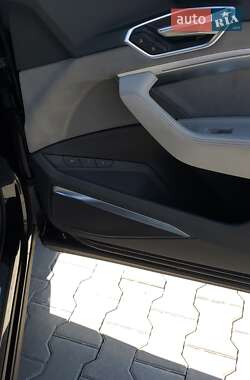 Внедорожник / Кроссовер Audi e-tron 2019 в 