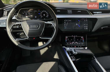 Внедорожник / Кроссовер Audi e-tron 2019 в 