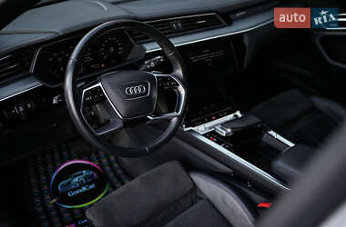 Внедорожник / Кроссовер Audi e-tron 2020 в 