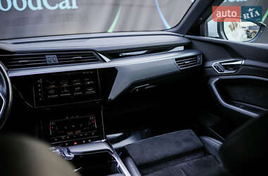 Внедорожник / Кроссовер Audi e-tron 2020 в 