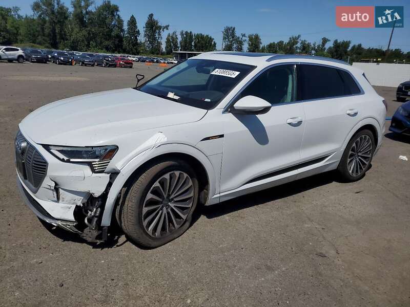 Внедорожник / Кроссовер Audi e-tron 2019 в 