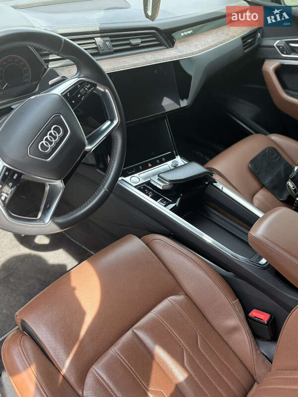 Внедорожник / Кроссовер Audi e-tron 2019 в Львове