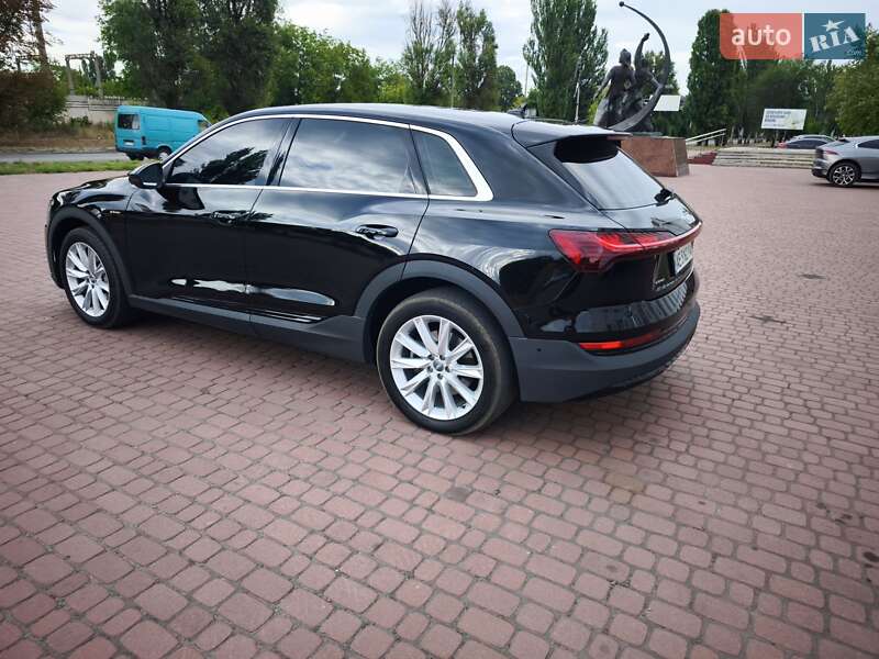 Внедорожник / Кроссовер Audi e-tron 2019 в Каменском
