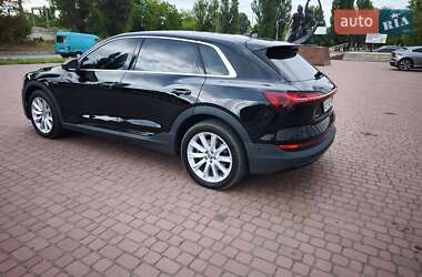 Внедорожник / Кроссовер Audi e-tron 2019 в 
