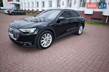 Внедорожник / Кроссовер Audi e-tron 2019 в 