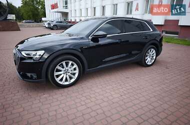Внедорожник / Кроссовер Audi e-tron 2019 в 