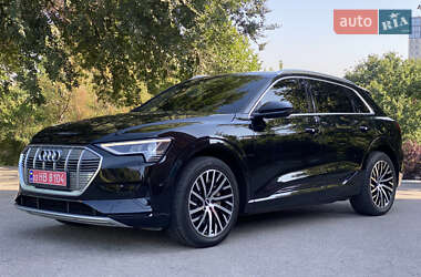 Внедорожник / Кроссовер Audi e-tron 2019 в 