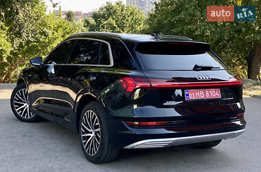 Внедорожник / Кроссовер Audi e-tron 2019 в 