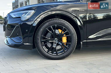 Внедорожник / Кроссовер Audi e-tron 2022 в 