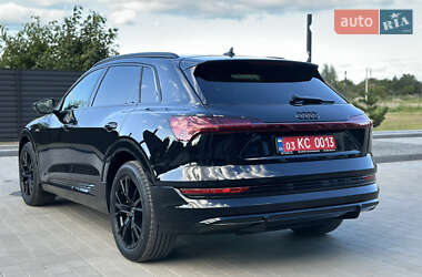 Внедорожник / Кроссовер Audi e-tron 2022 в 