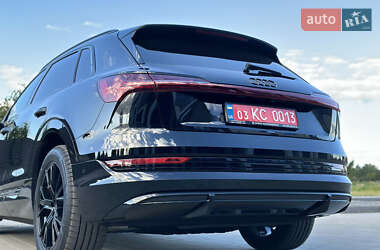Внедорожник / Кроссовер Audi e-tron 2022 в 