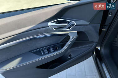 Внедорожник / Кроссовер Audi e-tron 2022 в 