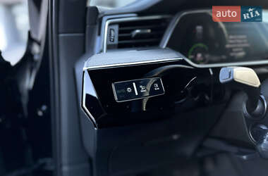 Внедорожник / Кроссовер Audi e-tron 2022 в 