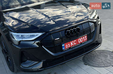 Внедорожник / Кроссовер Audi e-tron 2022 в 