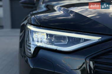 Внедорожник / Кроссовер Audi e-tron 2022 в 