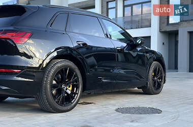 Внедорожник / Кроссовер Audi e-tron 2022 в 