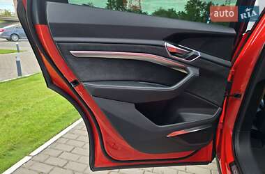 Внедорожник / Кроссовер Audi e-tron 2020 в 
