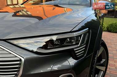 Внедорожник / Кроссовер Audi e-tron 2022 в 