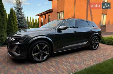 Внедорожник / Кроссовер Audi e-tron 2022 в 