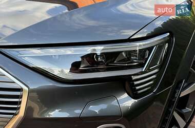 Внедорожник / Кроссовер Audi e-tron 2022 в 