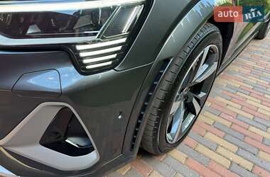 Внедорожник / Кроссовер Audi e-tron 2022 в 