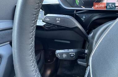 Внедорожник / Кроссовер Audi e-tron 2022 в 