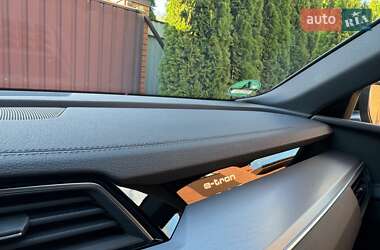 Внедорожник / Кроссовер Audi e-tron 2022 в 