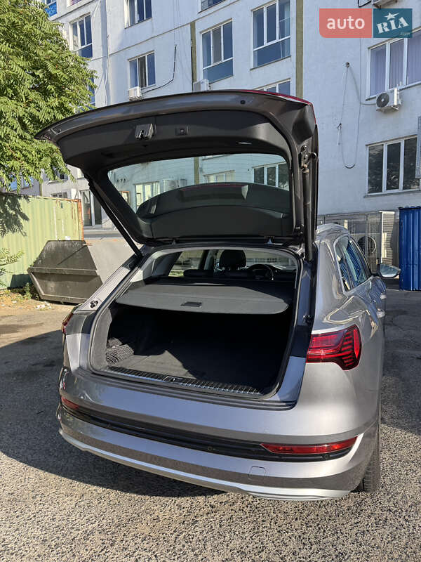 Внедорожник / Кроссовер Audi e-tron 2019 в Одессе