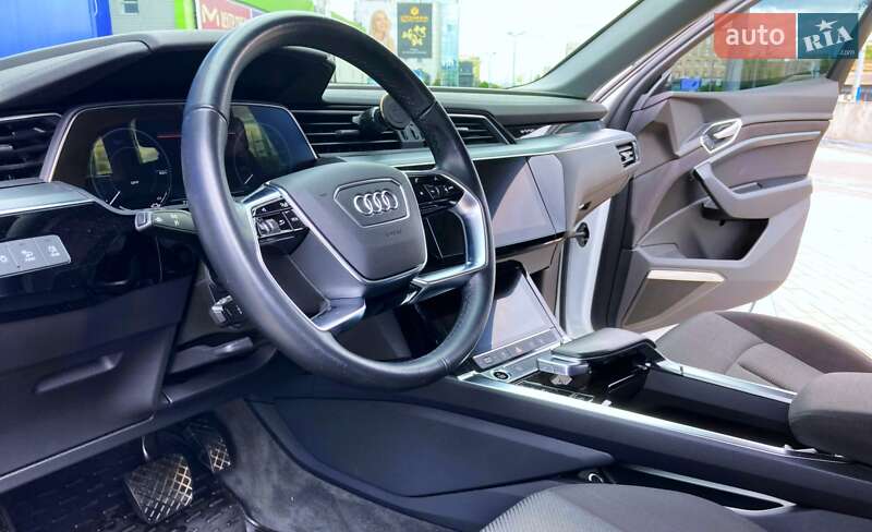Внедорожник / Кроссовер Audi e-tron 2021 в Киеве