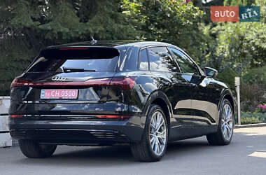 Позашляховик / Кросовер Audi e-tron 2020 в 